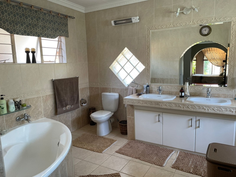 4 Bedroom Property for Sale in Rant En Dal Gauteng