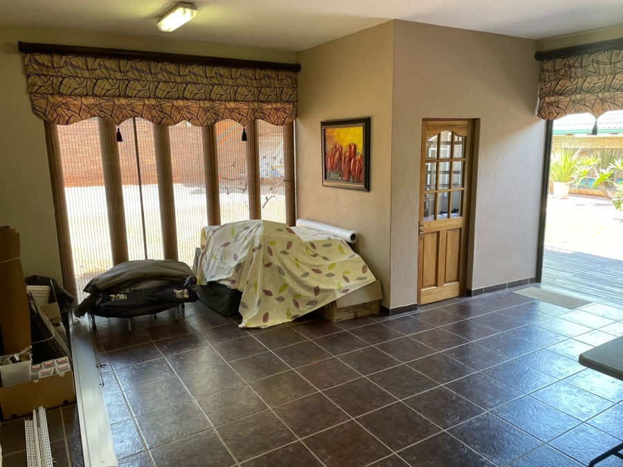 4 Bedroom Property for Sale in Rant En Dal Gauteng