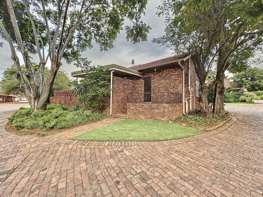 3 Bedroom Property for Sale in Faerie Glen Gauteng