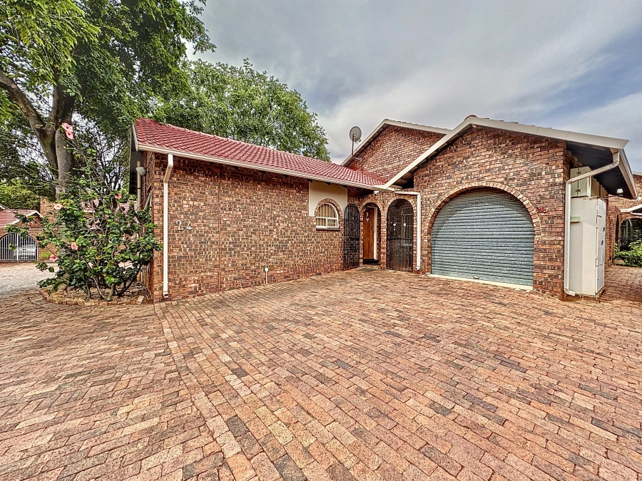 3 Bedroom Property for Sale in Faerie Glen Gauteng