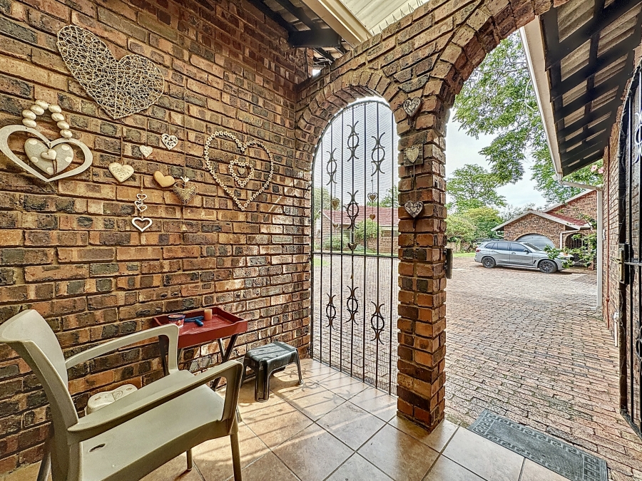 3 Bedroom Property for Sale in Faerie Glen Gauteng