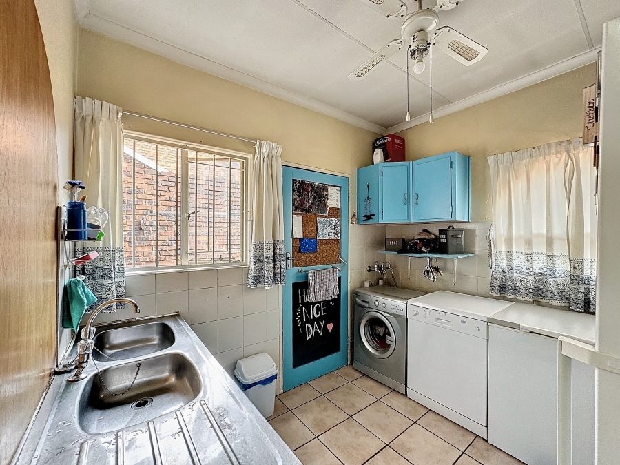 3 Bedroom Property for Sale in Faerie Glen Gauteng