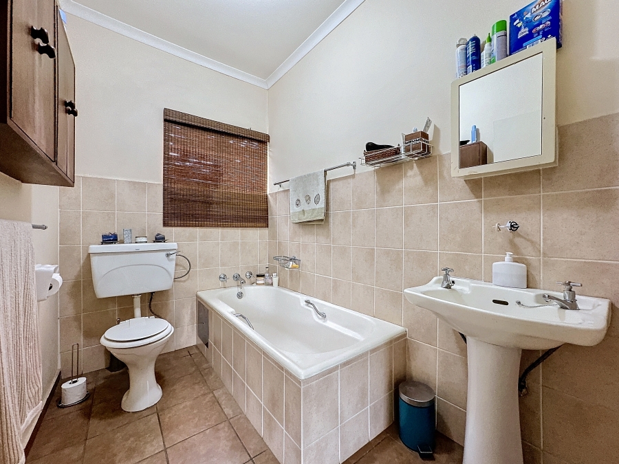 3 Bedroom Property for Sale in Faerie Glen Gauteng