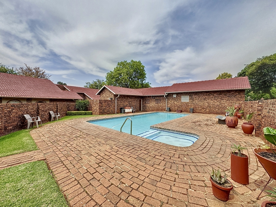 3 Bedroom Property for Sale in Faerie Glen Gauteng