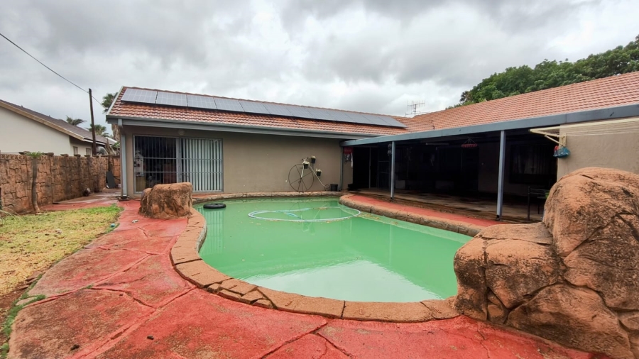 4 Bedroom Property for Sale in Annlin Gauteng