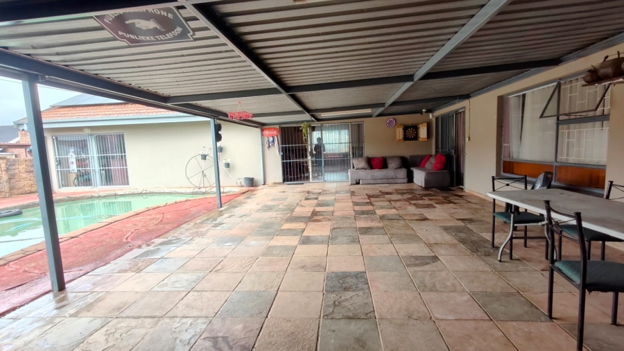 4 Bedroom Property for Sale in Annlin Gauteng