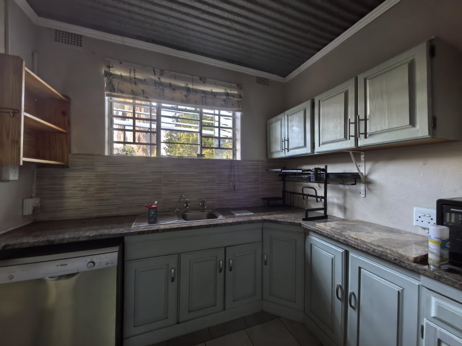 To Let 1 Bedroom Property for Rent in Queenswood Gauteng