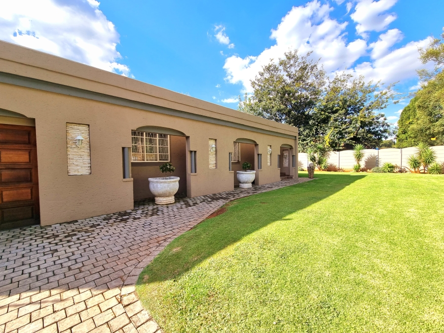 To Let 4 Bedroom Property for Rent in Dalview Gauteng