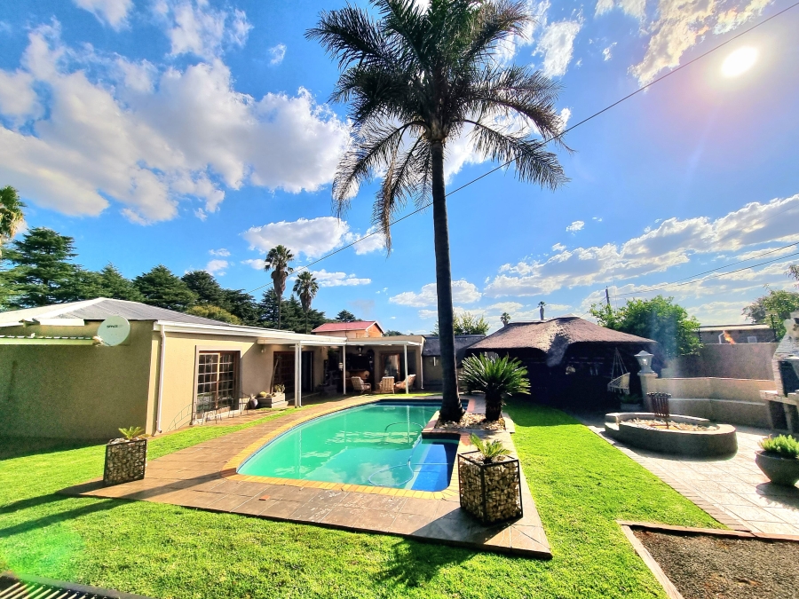 To Let 4 Bedroom Property for Rent in Dalview Gauteng