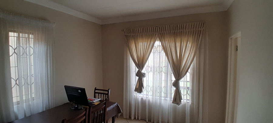 4 Bedroom Property for Sale in Denneoord Gauteng