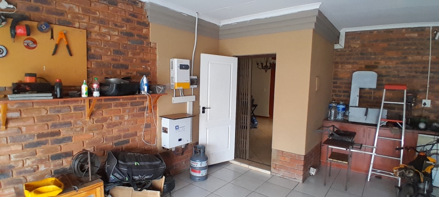 4 Bedroom Property for Sale in Denneoord Gauteng