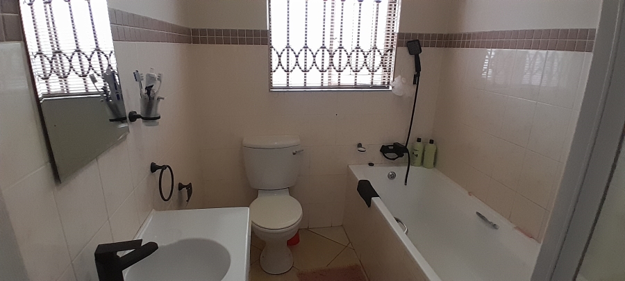 4 Bedroom Property for Sale in Denneoord Gauteng