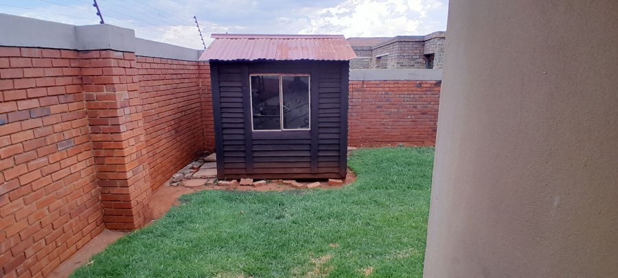 4 Bedroom Property for Sale in Denneoord Gauteng