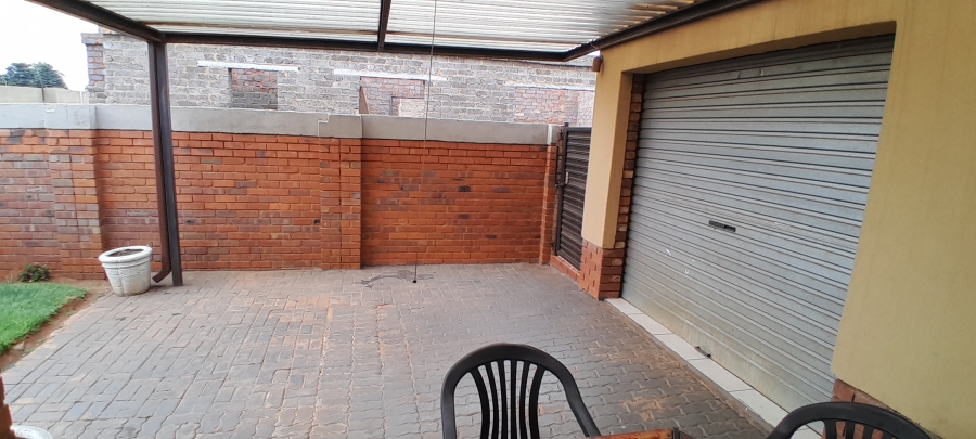 4 Bedroom Property for Sale in Denneoord Gauteng