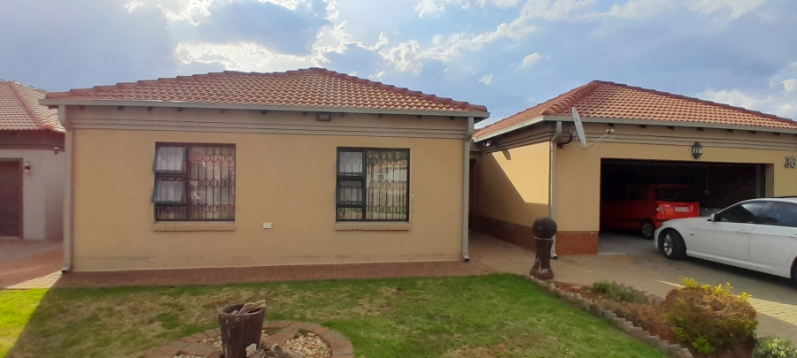 4 Bedroom Property for Sale in Denneoord Gauteng