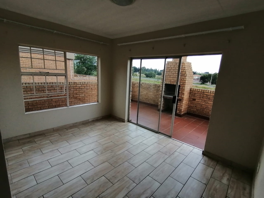 To Let 2 Bedroom Property for Rent in Kenleaf Gauteng