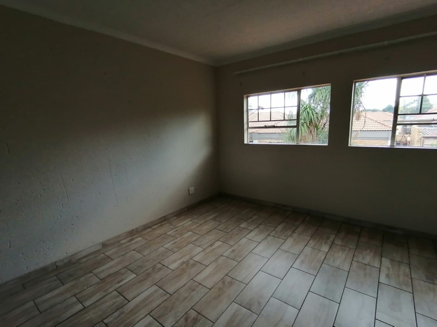 To Let 2 Bedroom Property for Rent in Kenleaf Gauteng