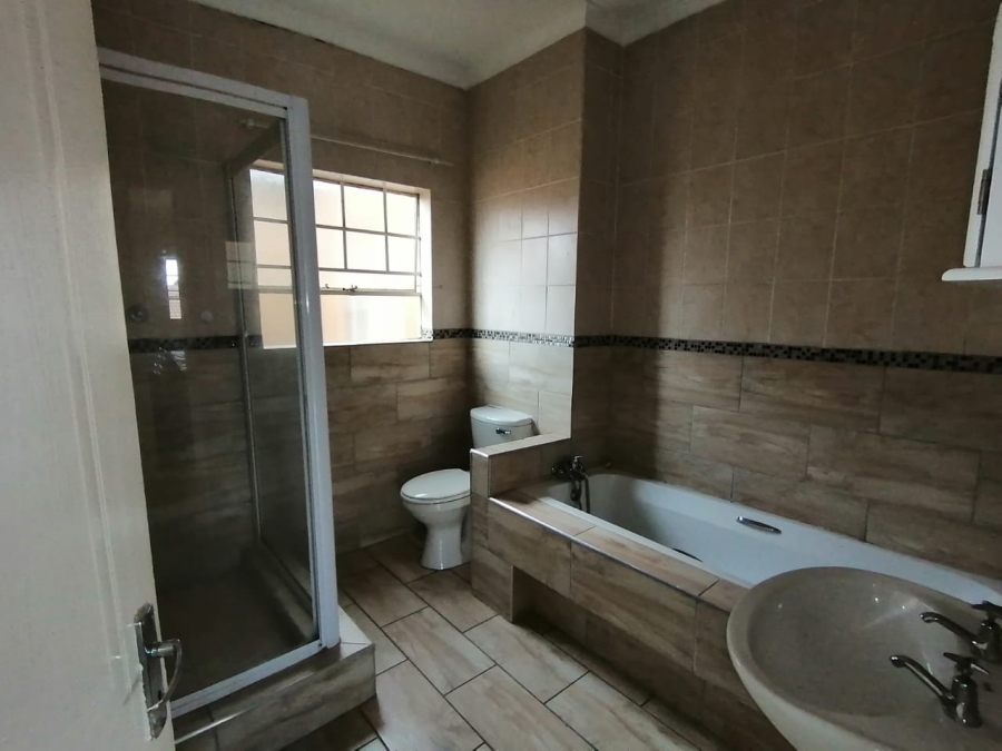 To Let 2 Bedroom Property for Rent in Kenleaf Gauteng