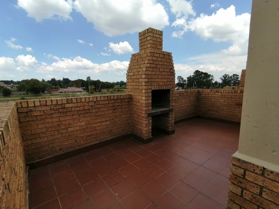 To Let 2 Bedroom Property for Rent in Kenleaf Gauteng