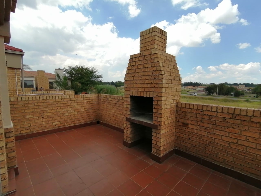 To Let 2 Bedroom Property for Rent in Kenleaf Gauteng