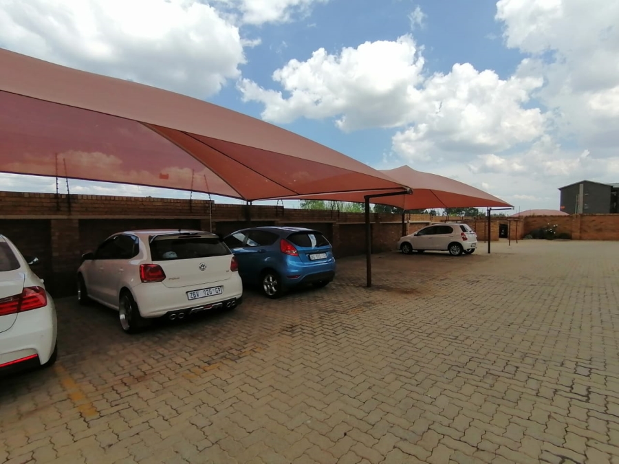 To Let 2 Bedroom Property for Rent in Kenleaf Gauteng