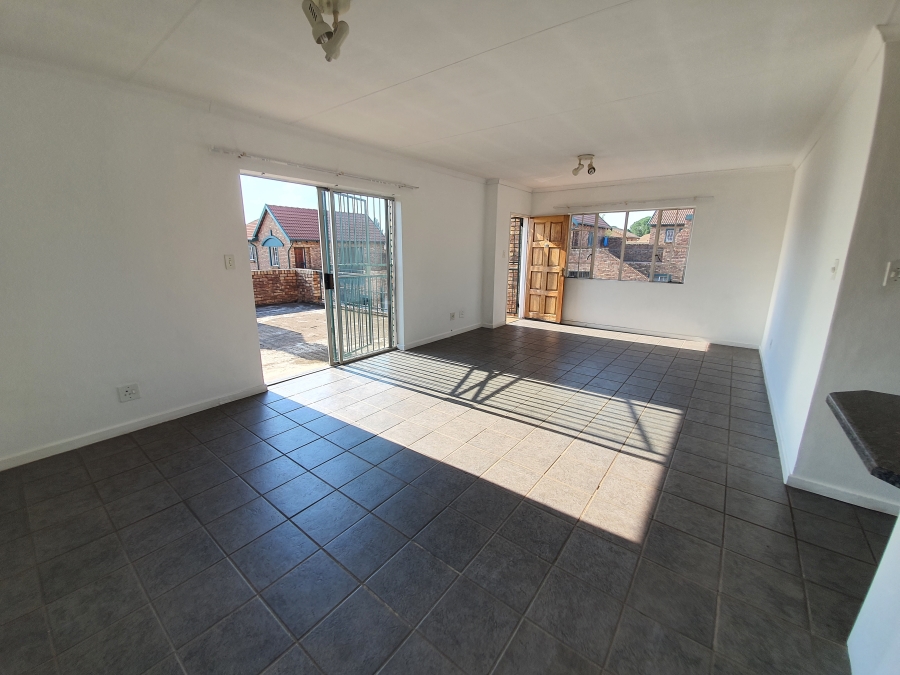 To Let 2 Bedroom Property for Rent in Die Hoewes Gauteng