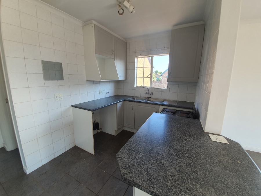 To Let 2 Bedroom Property for Rent in Die Hoewes Gauteng