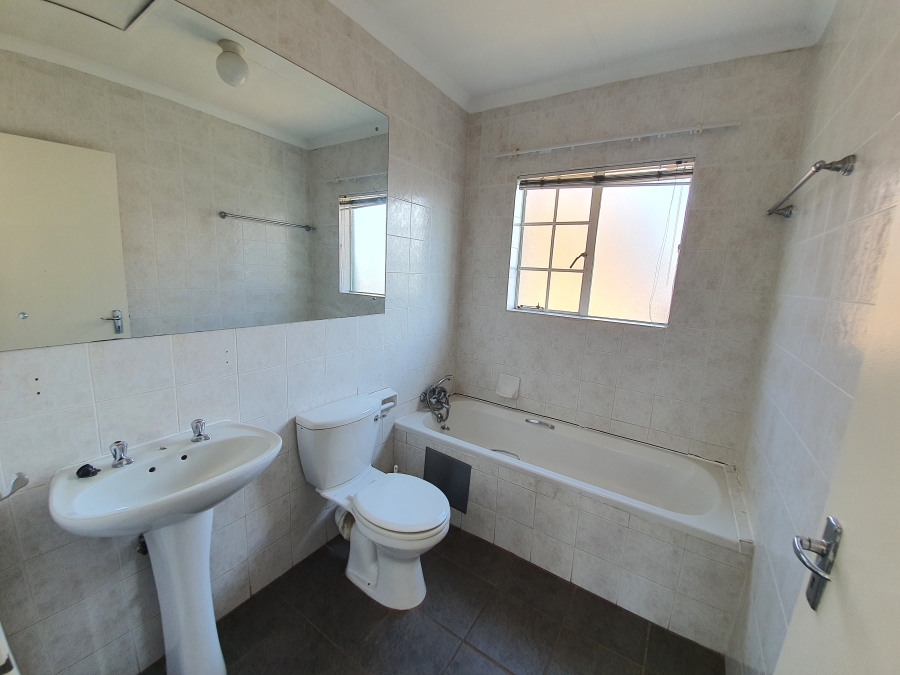 To Let 2 Bedroom Property for Rent in Die Hoewes Gauteng