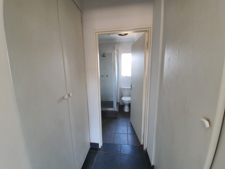 To Let 2 Bedroom Property for Rent in Die Hoewes Gauteng