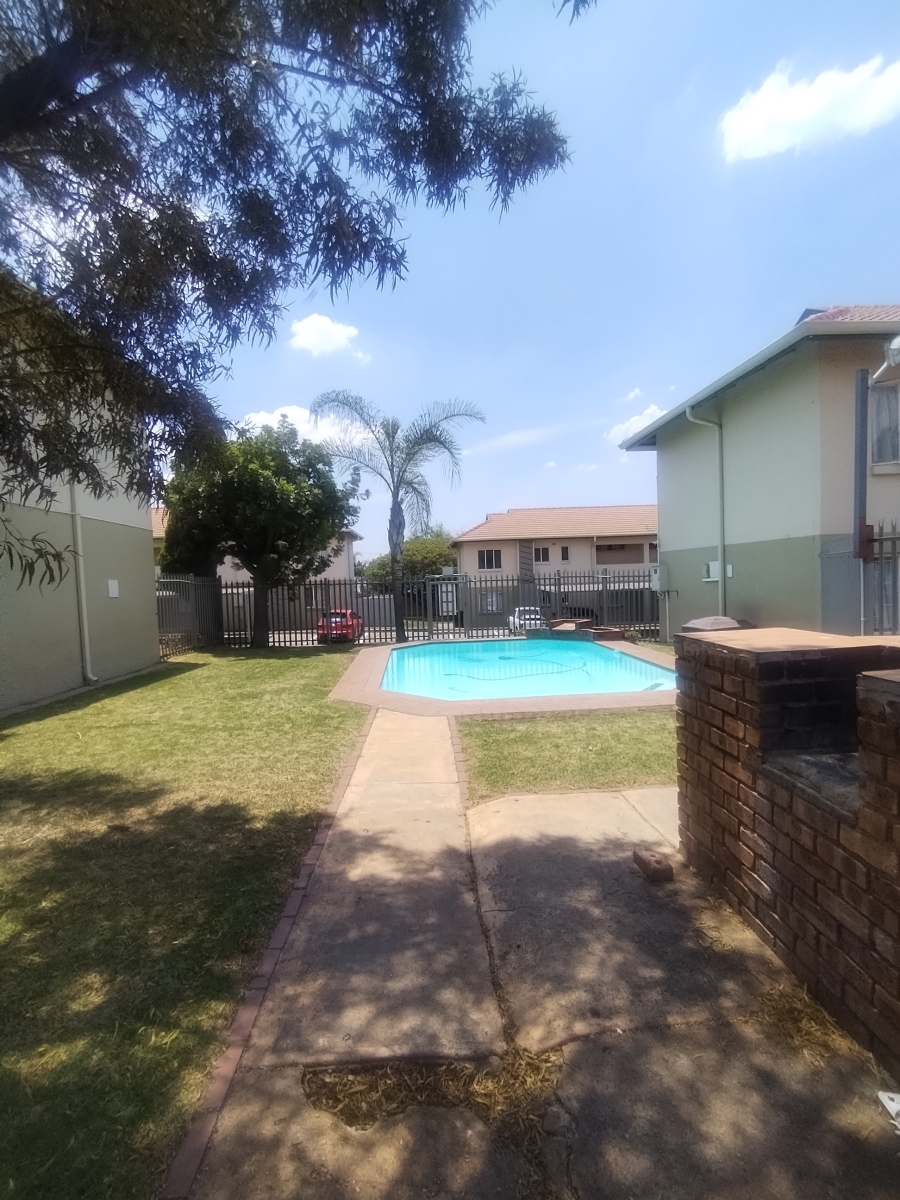 2 Bedroom Property for Sale in Eden Glen Gauteng