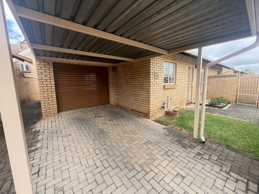 2 Bedroom Property for Sale in Moreleta Park Gauteng