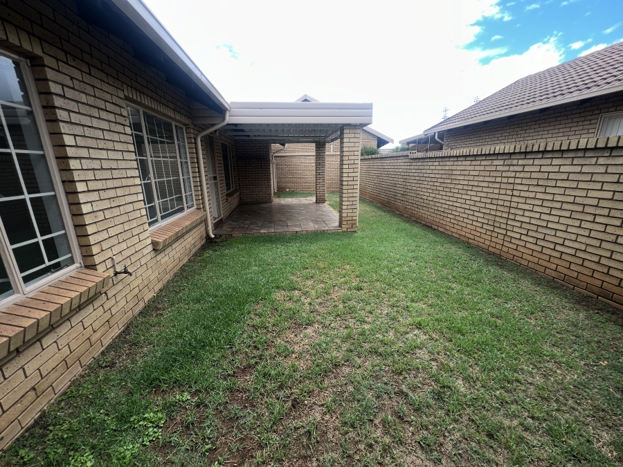 2 Bedroom Property for Sale in Moreleta Park Gauteng