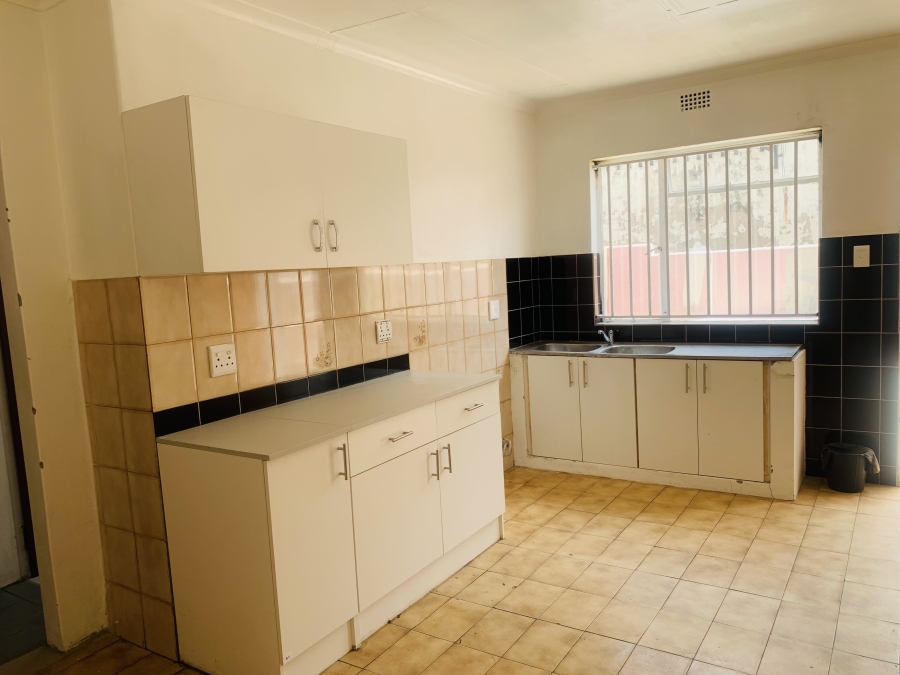 8 Bedroom Property for Sale in Observatory Gauteng