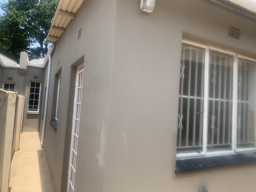 8 Bedroom Property for Sale in Observatory Gauteng