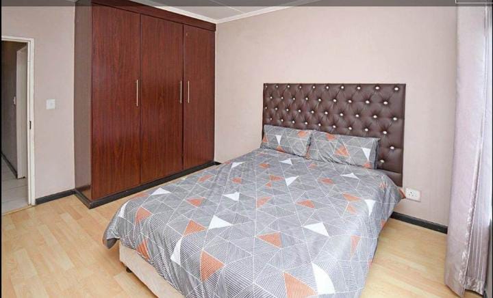 To Let 2 Bedroom Property for Rent in Greenstone Hill Gauteng