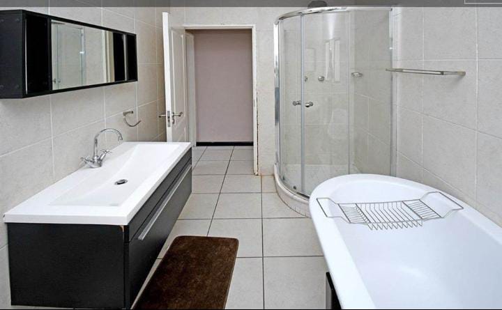 To Let 2 Bedroom Property for Rent in Greenstone Hill Gauteng