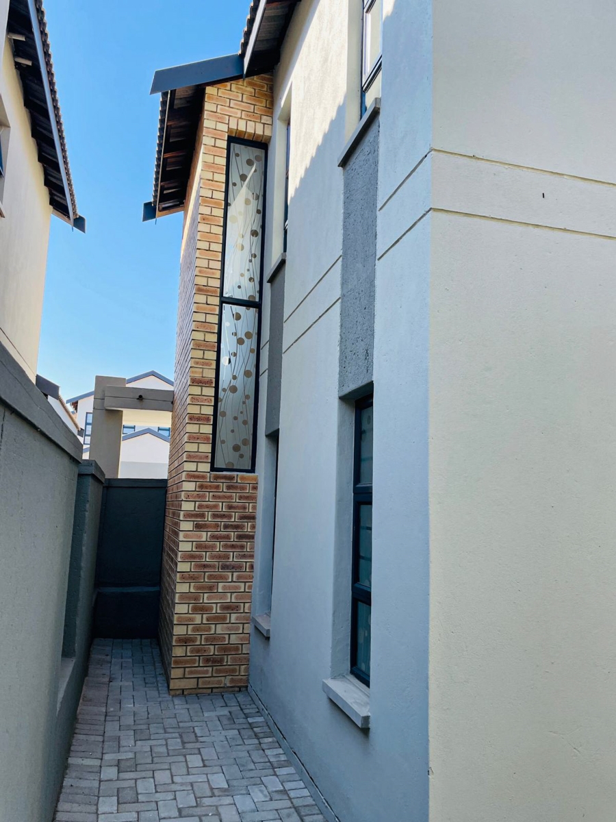 To Let 4 Bedroom Property for Rent in Craigavon Gauteng