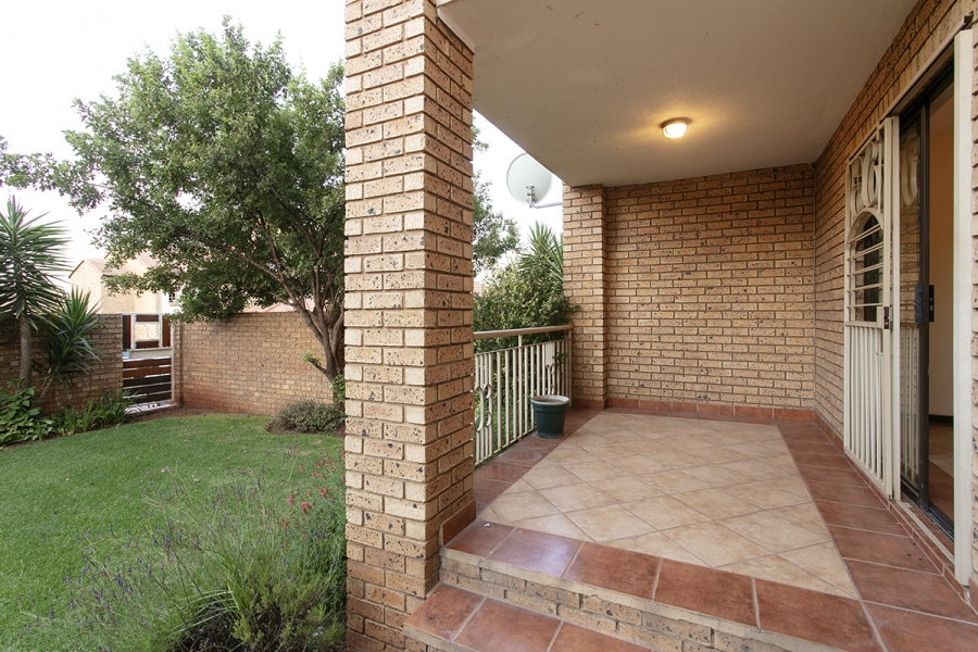 To Let 2 Bedroom Property for Rent in Olympus AH Gauteng