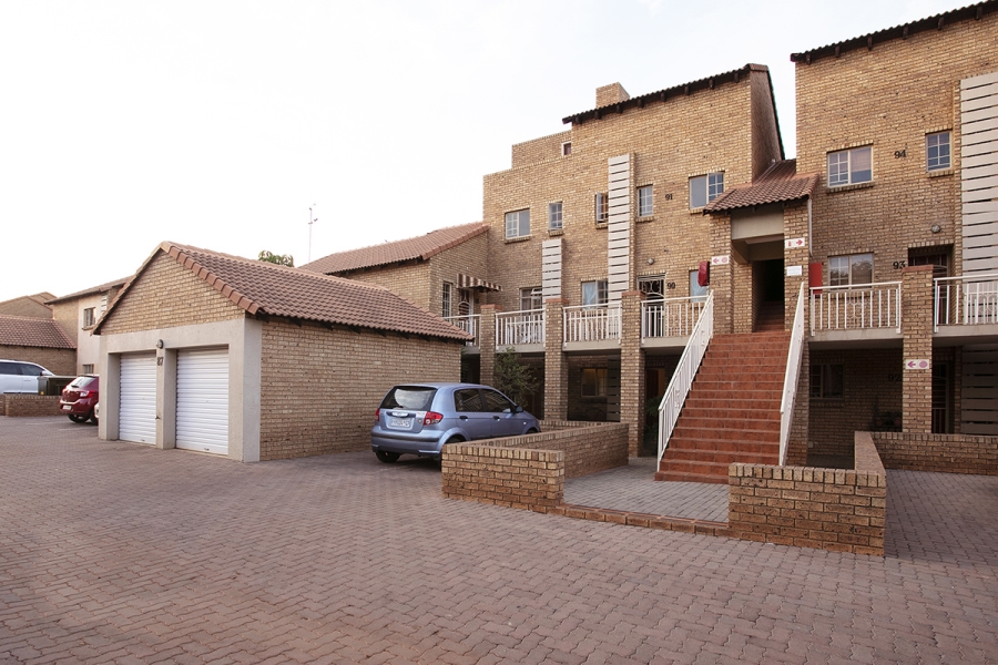 To Let 2 Bedroom Property for Rent in Olympus AH Gauteng