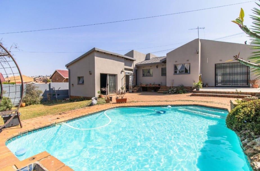 3 Bedroom Property for Sale in Suideroord Gauteng