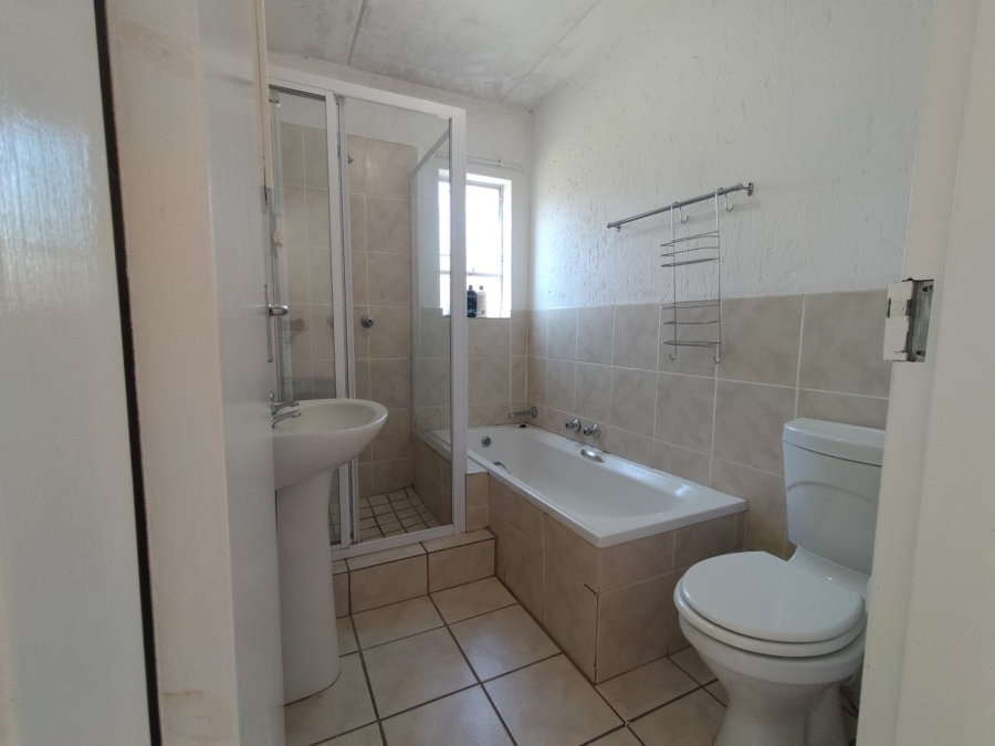 To Let 2 Bedroom Property for Rent in Arundo Estate Gauteng