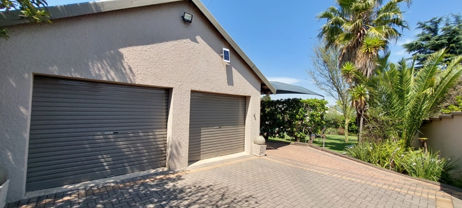 3 Bedroom Property for Sale in Breaunanda Gauteng