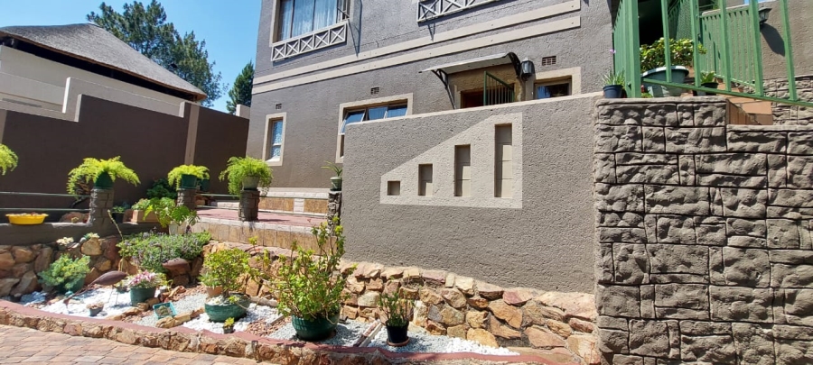 4 Bedroom Property for Sale in Roodekrans Gauteng