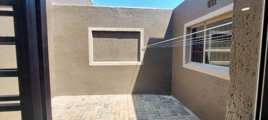 4 Bedroom Property for Sale in Roodekrans Gauteng