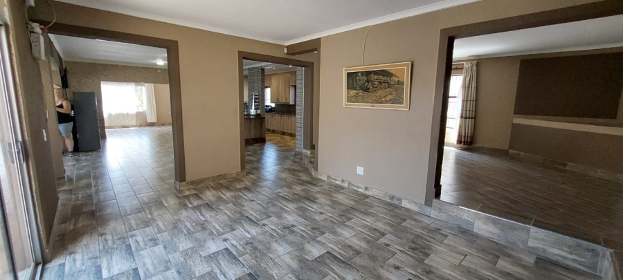 4 Bedroom Property for Sale in Roodekrans Gauteng