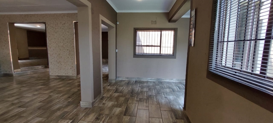 4 Bedroom Property for Sale in Roodekrans Gauteng