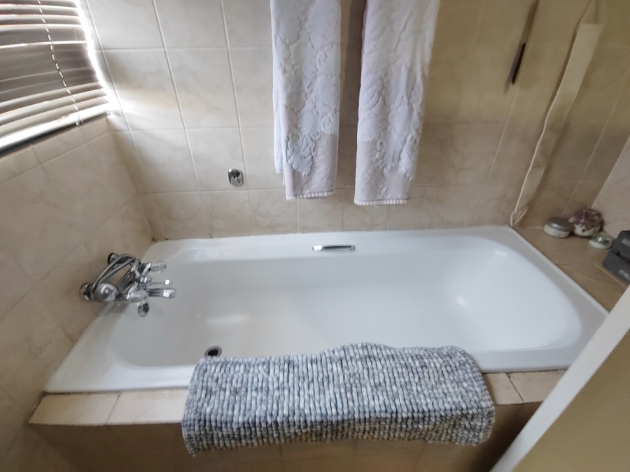 2 Bedroom Property for Sale in Annlin Gauteng