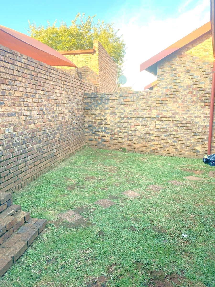 2 Bedroom Property for Sale in Highveld Gauteng