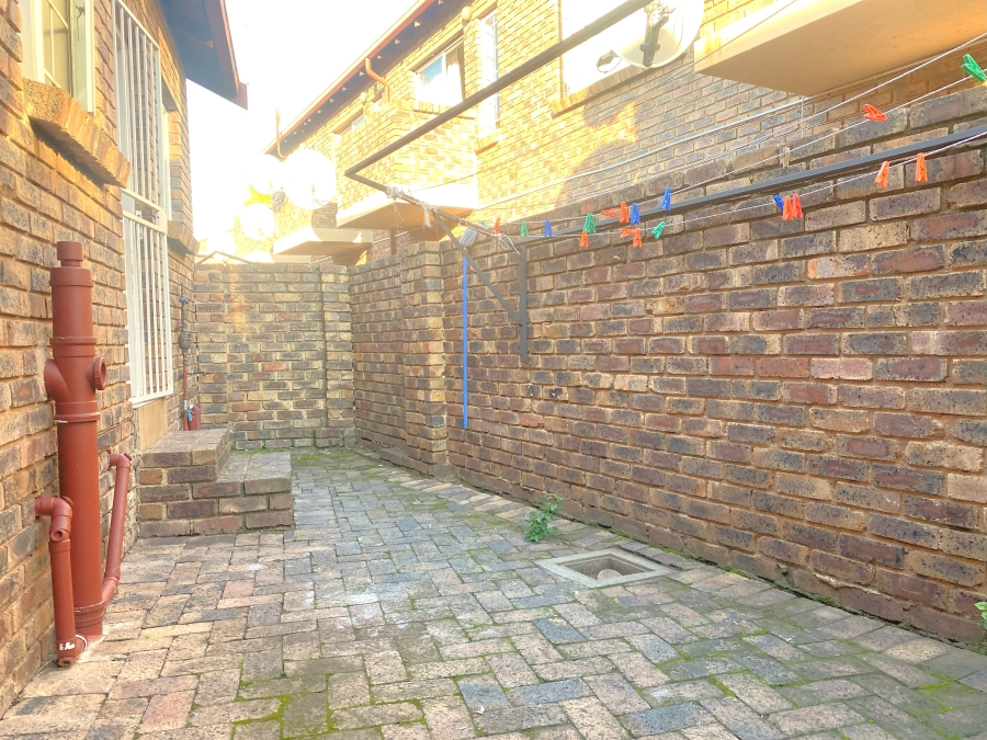 2 Bedroom Property for Sale in Highveld Gauteng