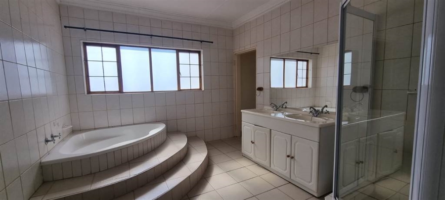 To Let 5 Bedroom Property for Rent in Sinoville Gauteng